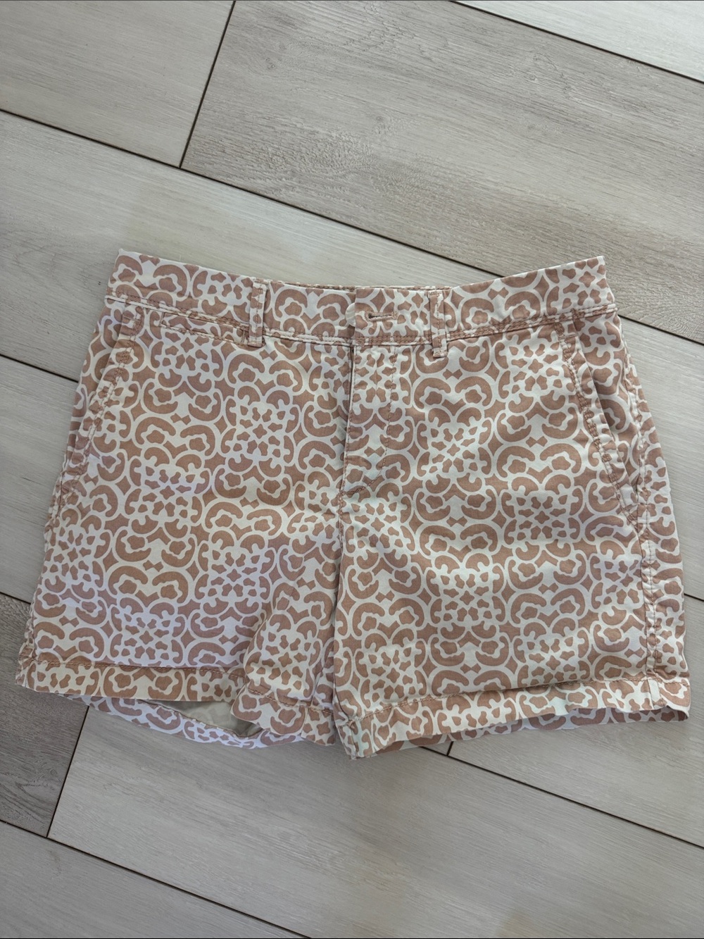 Banana Republic Beige and White Patterned Women's Shorts